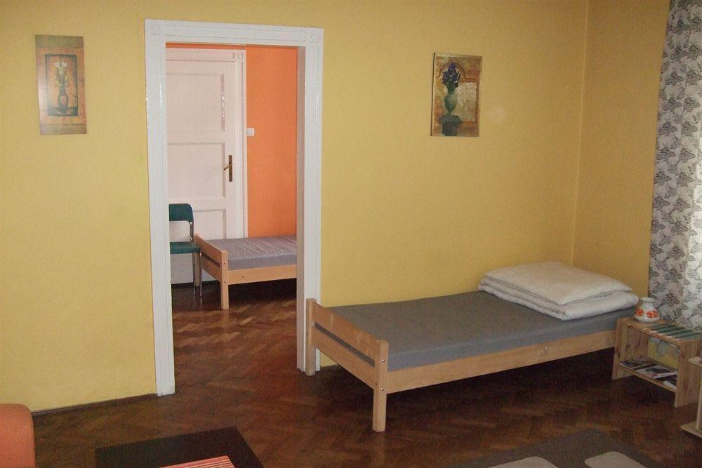 Old Walls Hostel Krakow Exterior photo