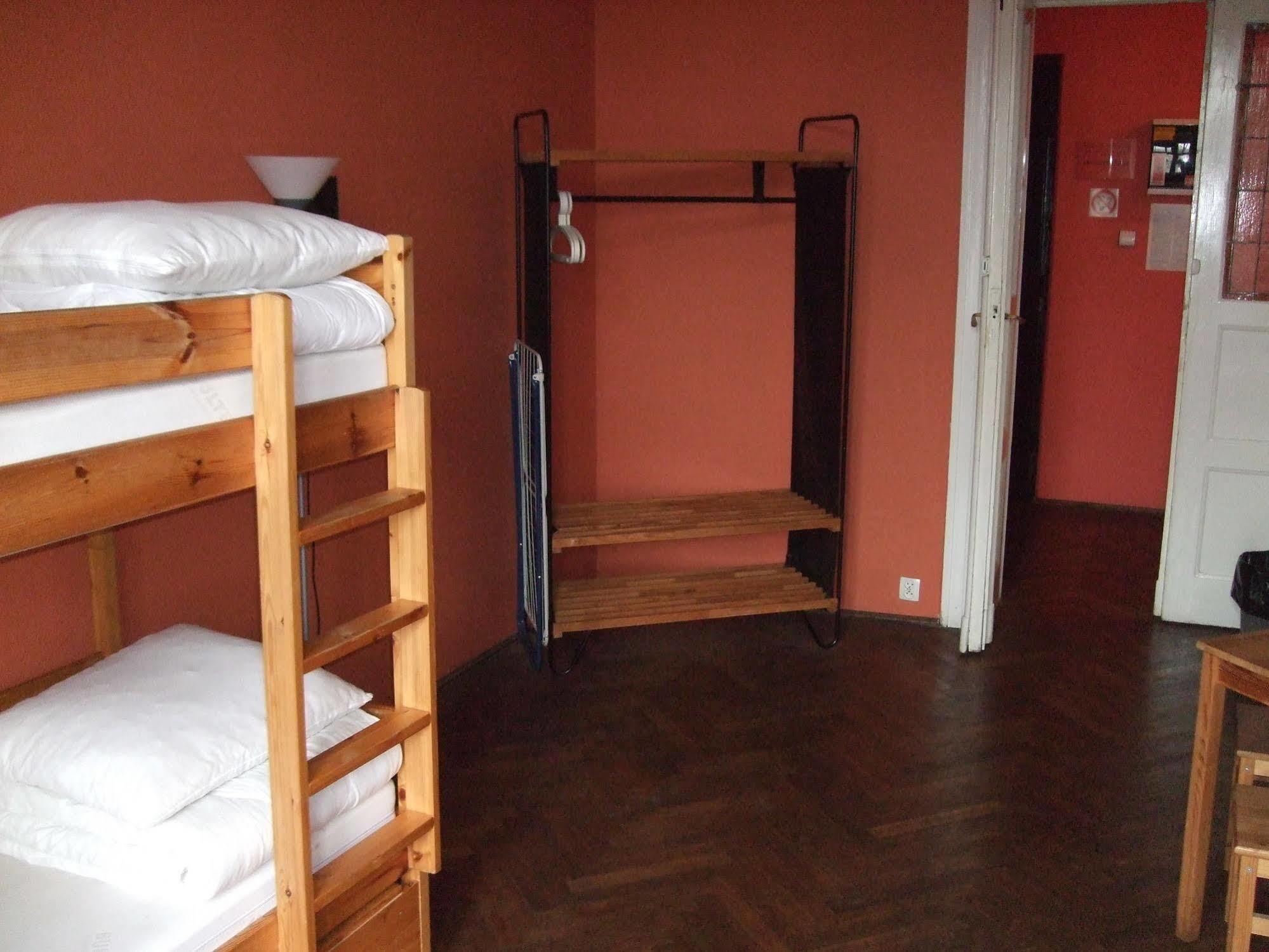 Old Walls Hostel Krakow Exterior photo