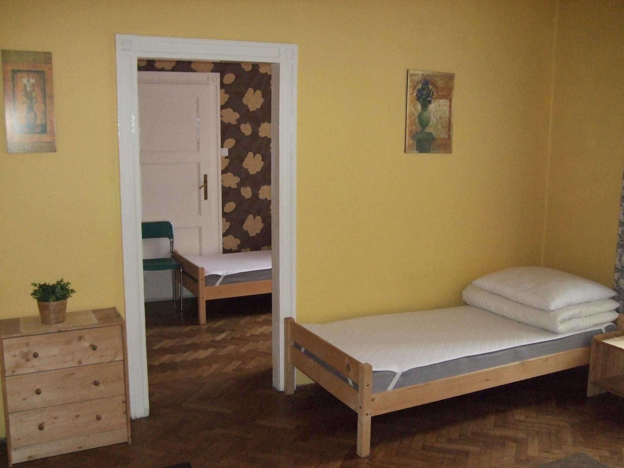 Old Walls Hostel Krakow Exterior photo
