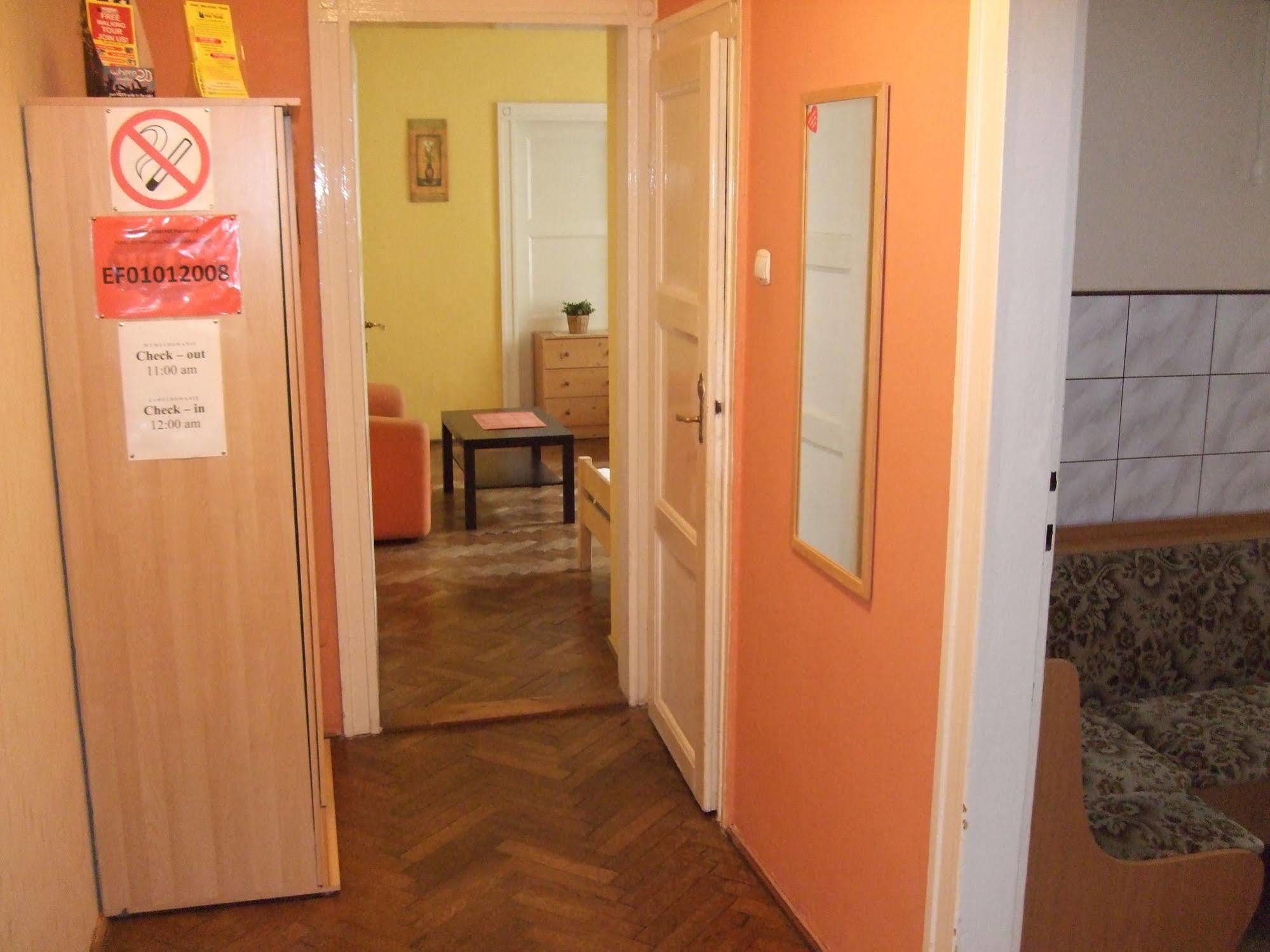 Old Walls Hostel Krakow Exterior photo